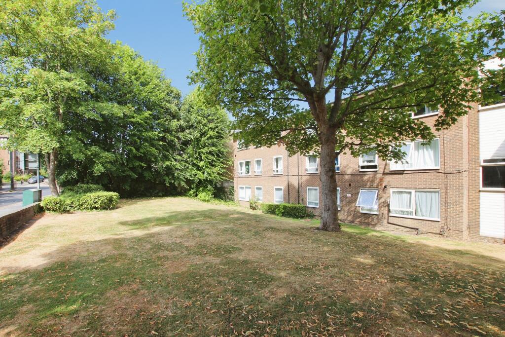 2 bed House (unspecified) for rent in Croydon. From Northwood Sales - Croydon Ltd