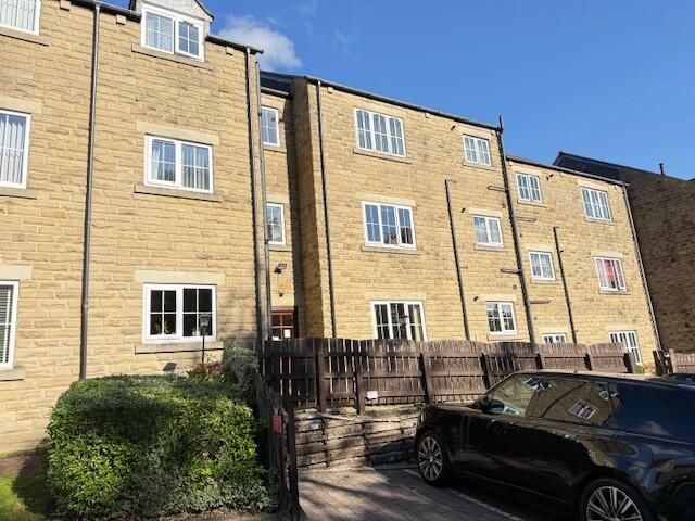 2 bed 1st Floor Flat for rent in Lees. From Clarke & Co - Chadderton 2 bed 1st Floor Flat for rent in Lees. From Clarke & Co - Chadderton