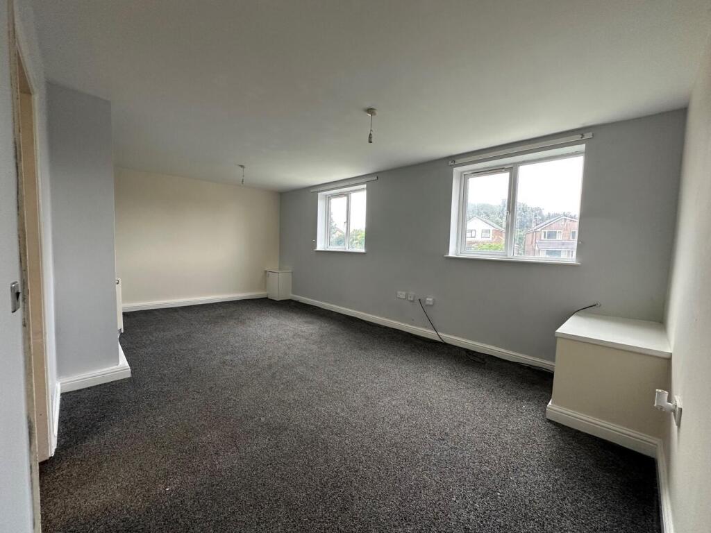 3 bed 1st Floor Flat for rent in Ashton-under-Lyne. From Clarke & Co - Chadderton