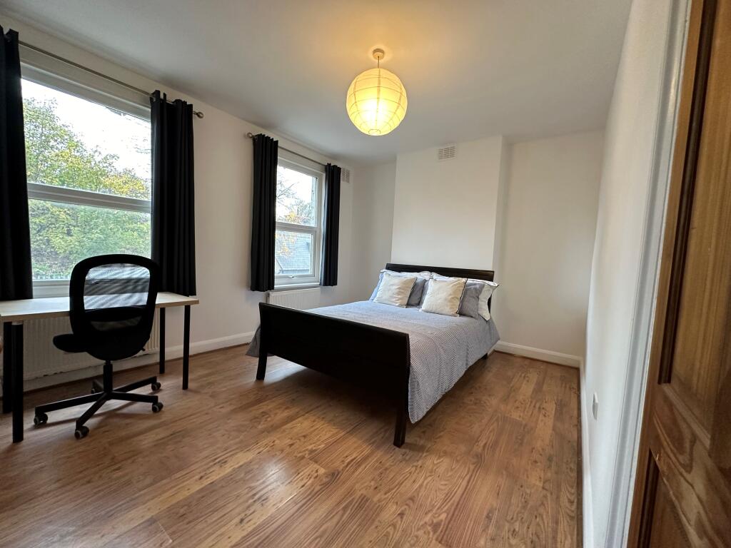 4 bed Mid Terraced House for rent in Deptford. From Northwood Sales - West Norwood