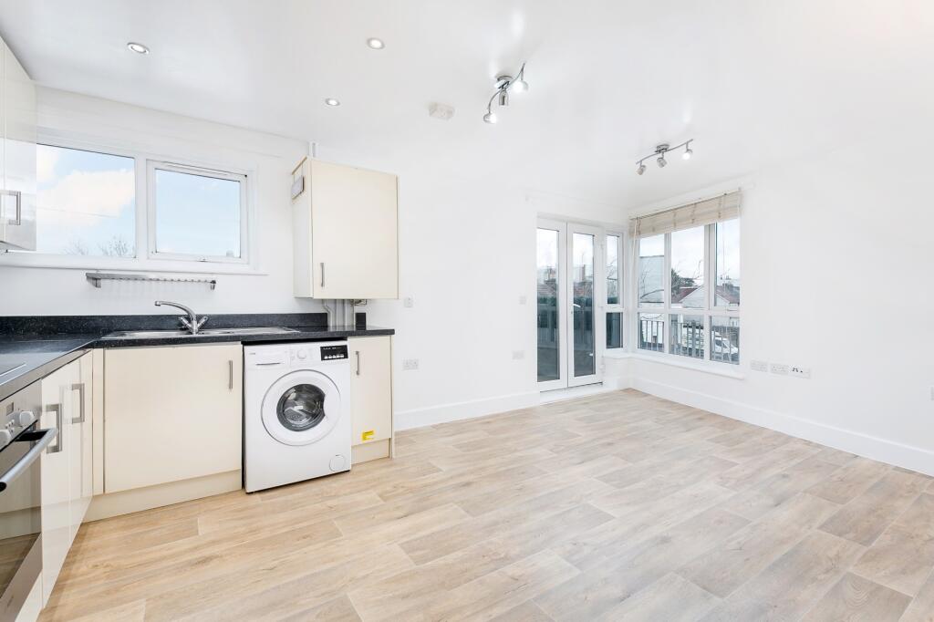 2 bed 1st Floor Flat for rent in London. From Northwood Sales - West Norwood