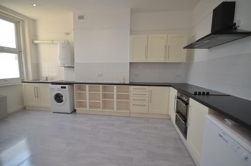 2 bed 1st Floor Flat for rent in Streatham. From Northwood Sales - West Norwood 2 bed 1st Floor Flat for rent in Streatham. From Northwood Sales - West Norwood