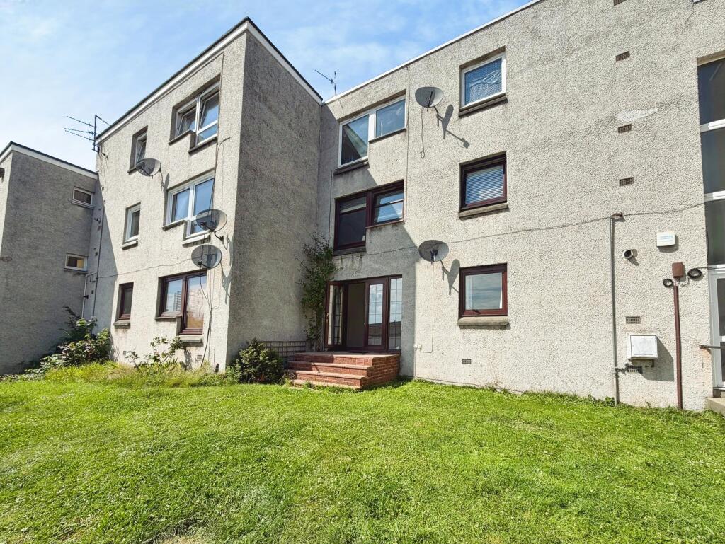 2 bed 1st Floor Flat for rent in Backmuir. From Northwood - Dundee