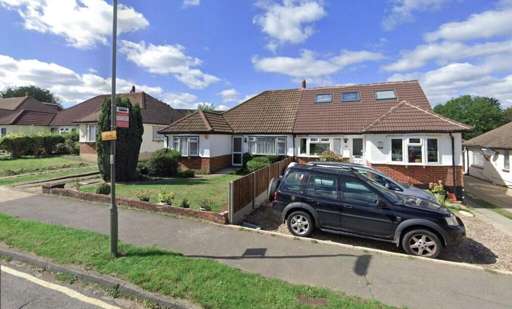 2 bed Bungalow for rent in Epsom. From Northwood - Epsom