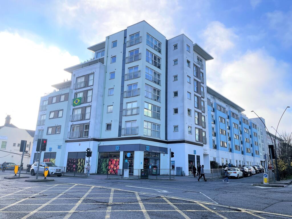 2 bed 1st Floor Flat for rent in Epsom. From Northwood - Epsom