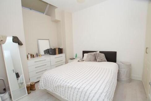 4 bed Mid Terraced House for rent in London. From Northwood - Epsom 4 bed Mid Terraced House for rent in London. From Northwood - Epsom