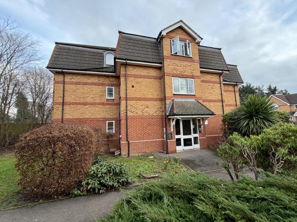 2 bed 1st Floor Flat for rent in Wimbledon. From Northwood - Epsom