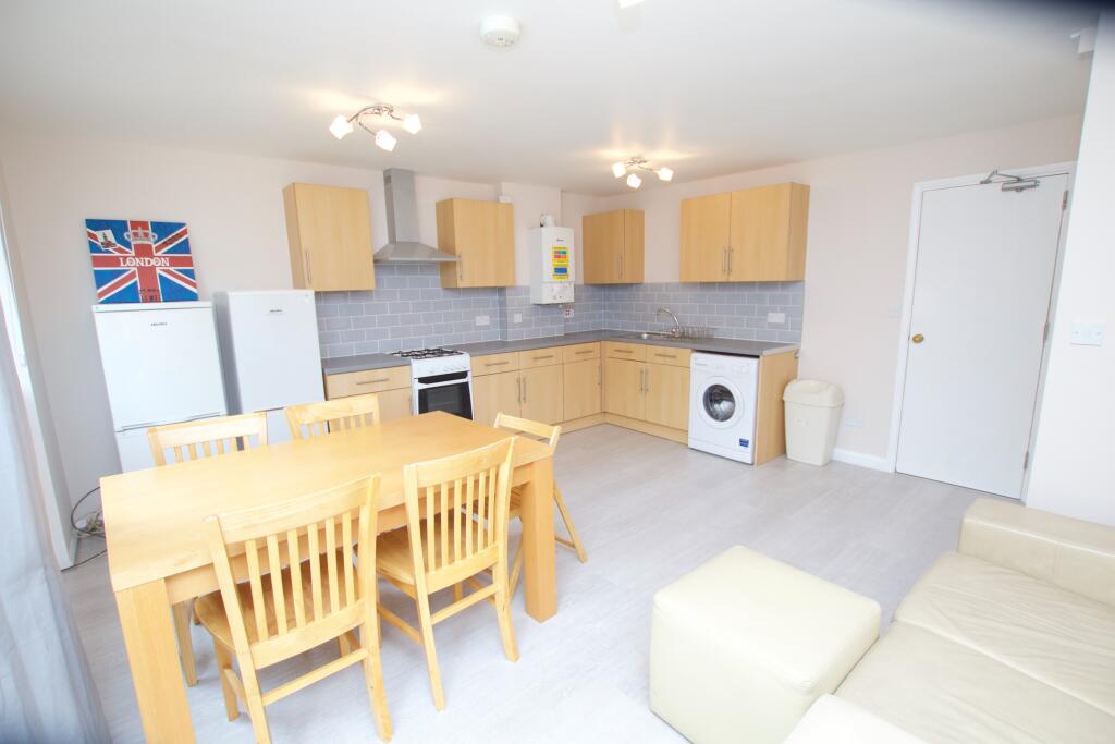 4 bed End of Terrace for rent in Kingston upon Thames. From Northwood - Epsom 4 bed End of Terrace for rent in Kingston upon Thames. From Northwood - Epsom