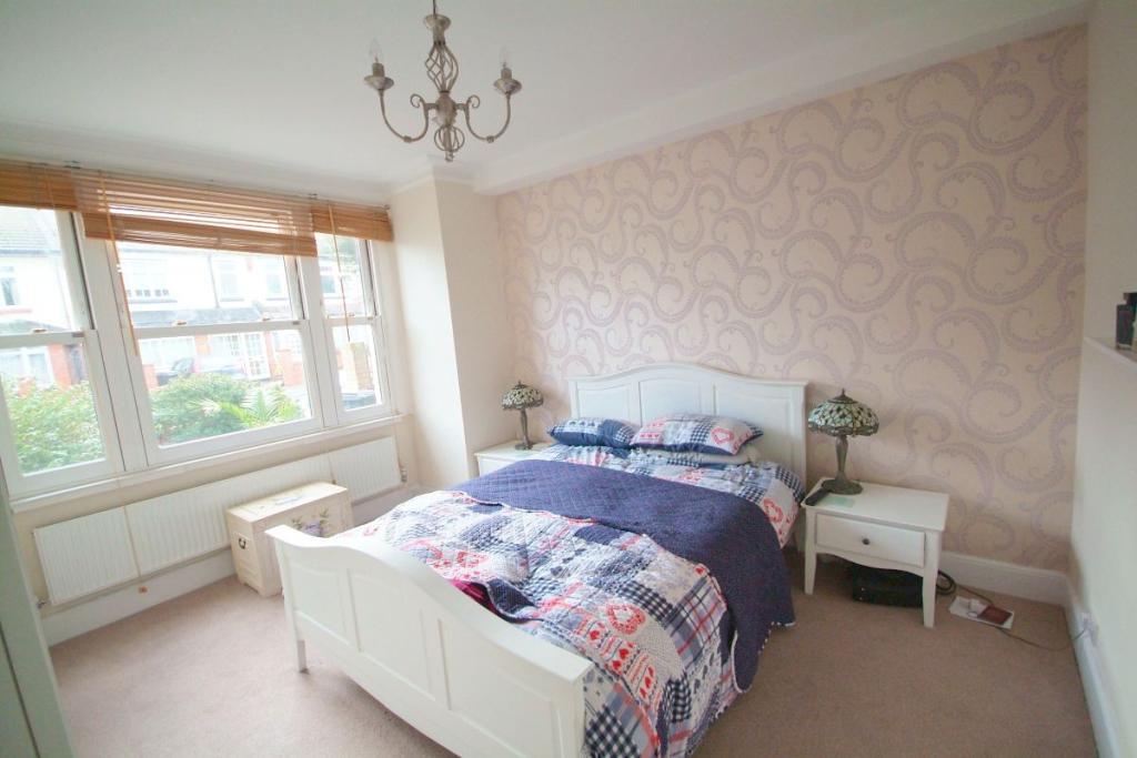 3 bed 1st Floor Flat for rent in Surbiton. From Northwood - Epsom 3 bed 1st Floor Flat for rent in Surbiton. From Northwood - Epsom