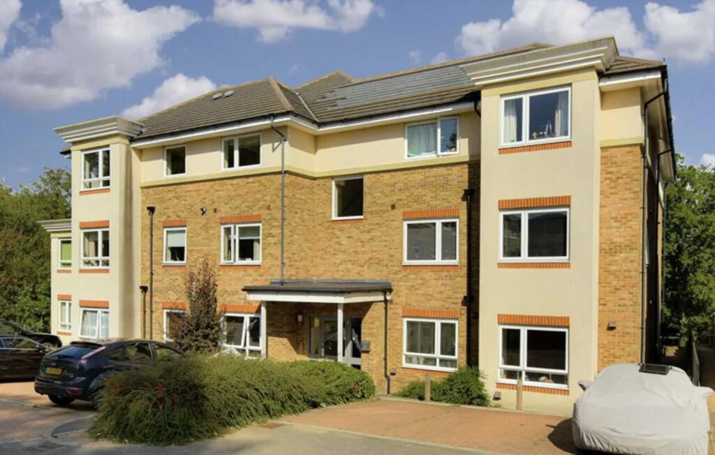 1 bed 1st Floor Flat for rent in Langley Vale. From Northwood - Epsom