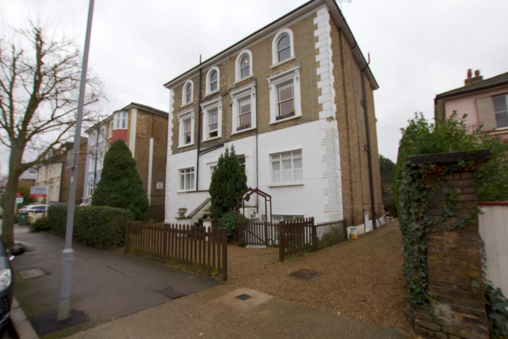 1 bed 1st Floor Flat for rent in London. From Northwood - Epsom
