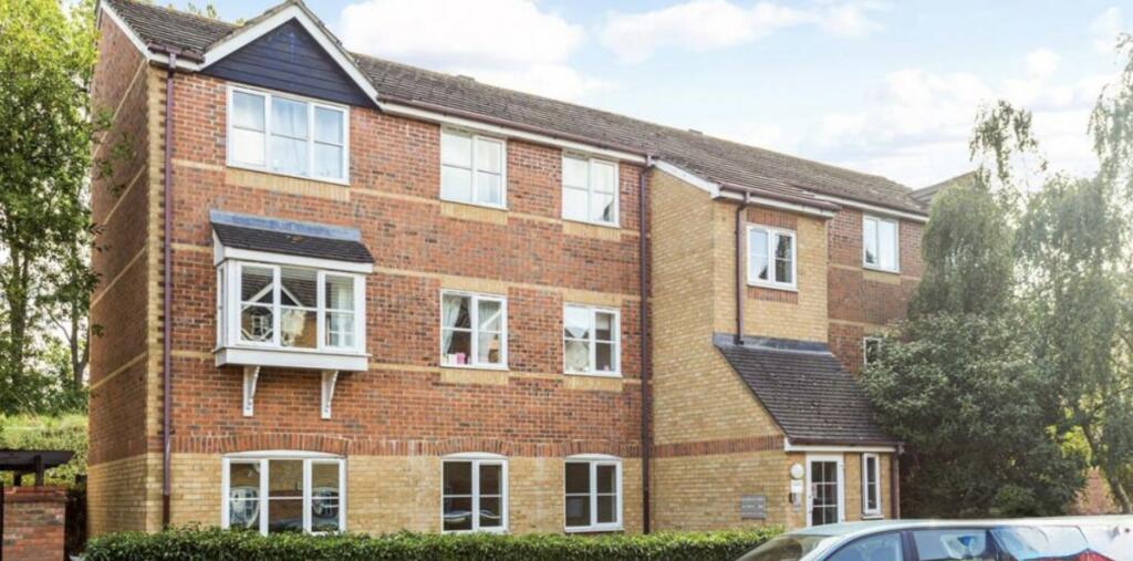 2 bed 1st Floor Flat for rent in Surbiton. From Northwood - Epsom