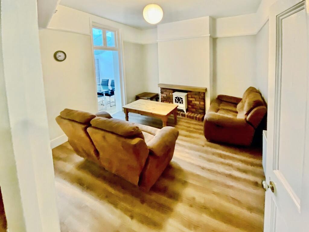 3 bed Mid Terraced House for rent in Exeter. From Northwood - Exeter