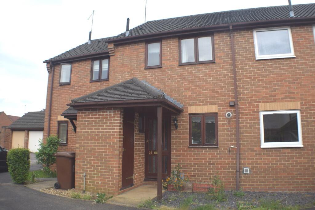 2 bed Mid Terraced House for rent in Northampton. From Northwood - Northampton