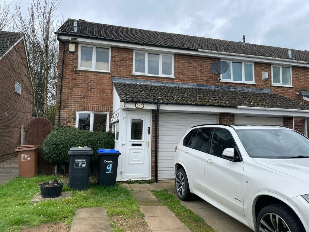3 bed End Terraced House for rent in Northampton. From Northwood - Northampton