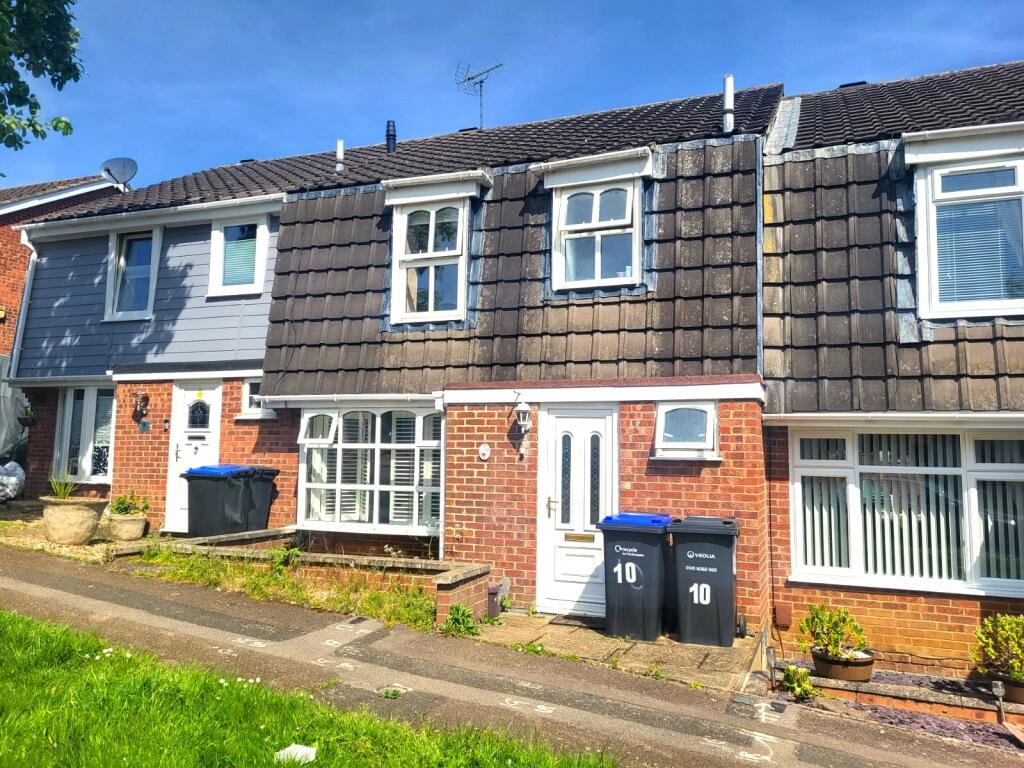 3 bed Mid Terraced House for rent in Northampton. From Northwood - Northampton
