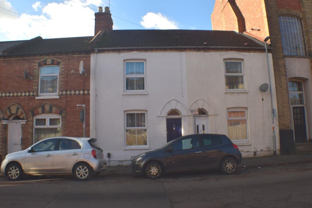 2 bed Mid Terraced House for rent in Northampton. From Northwood - Northampton