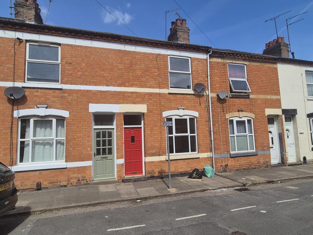 2 bed Mid Terraced House for rent in Northampton. From Northwood - Northampton
