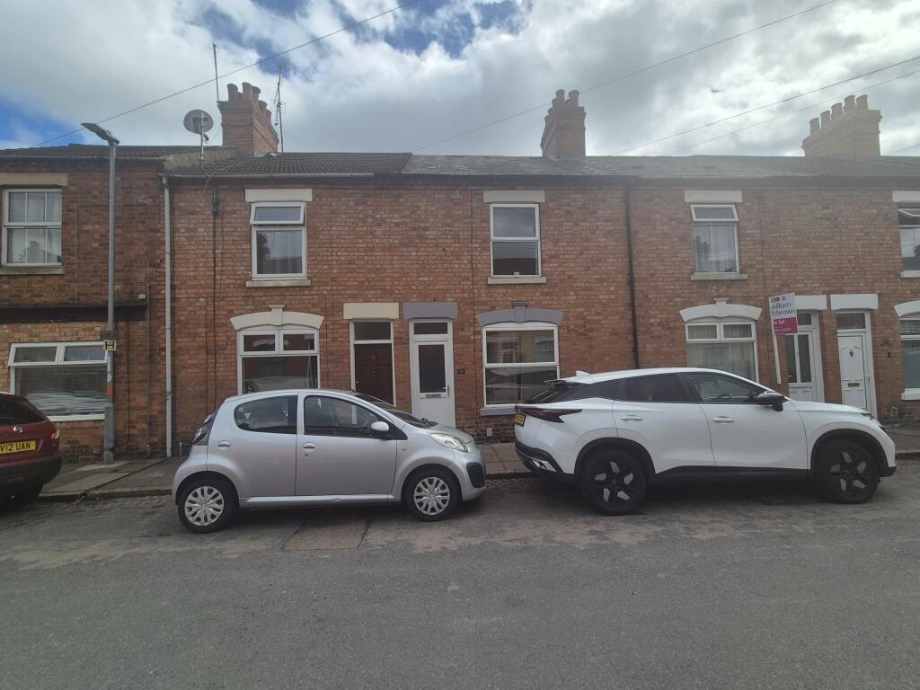 2 bed Mid Terraced House for rent in Northampton. From Northwood - Northampton