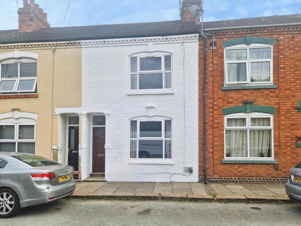 2 bed Mid Terraced House for rent in Collingtree. From Northwood - Northampton