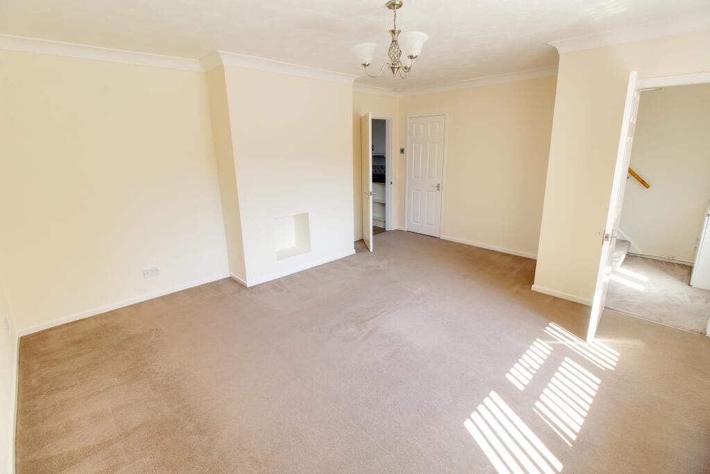 3 bed Mid Terraced House for rent in Peterborough. From Northwood - Peterborough