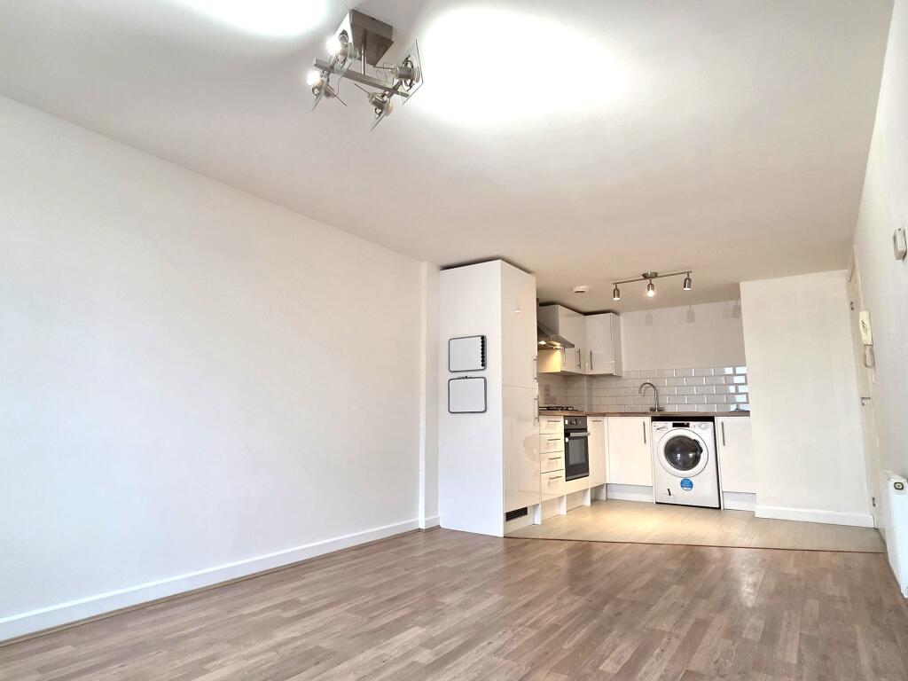 1 bed 1st Floor Flat for rent in Watford. From Northwood - Watford