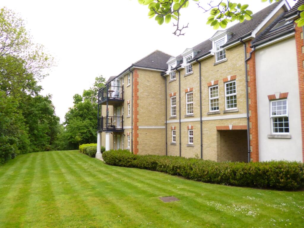 2 bed 1st Floor Flat for rent in Bushey. From Northwood - Watford