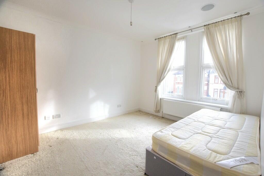 0 bed Studio for rent in Ilford. From Oakland Estates Ltd