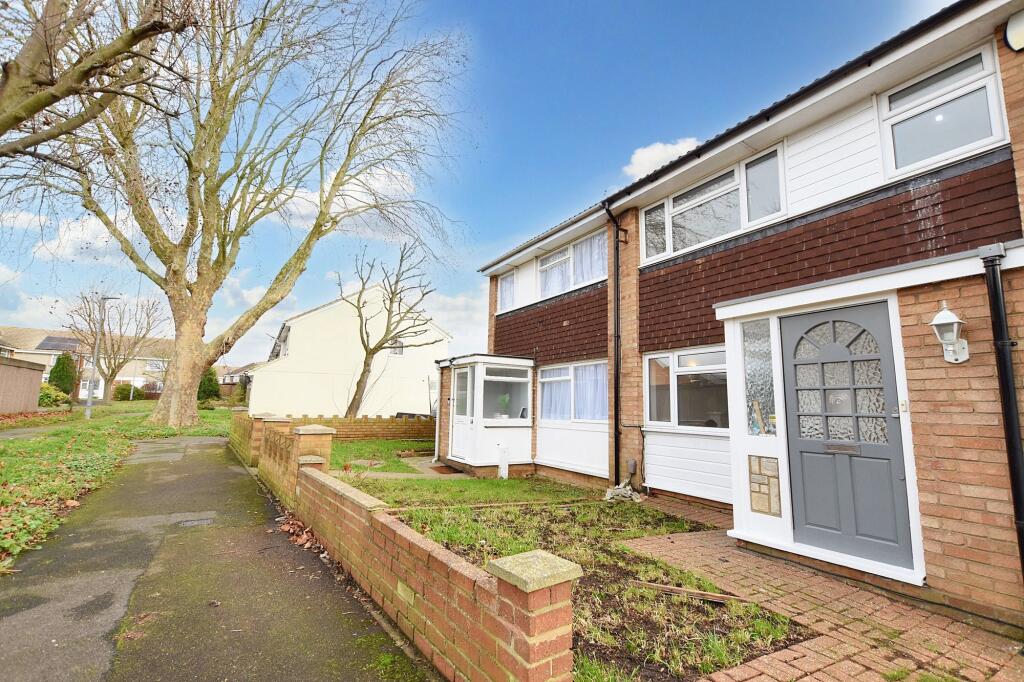 3 bed Mid Terraced House for rent in Romford. From Oakland Estates - Barkingside 3 bed Mid Terraced House for rent in Romford. From Oakland Estates - Barkingside