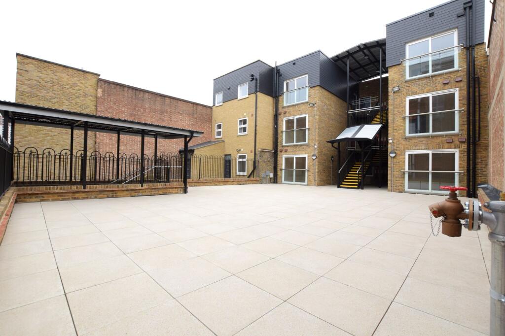 2 bed 1st Floor Flat for rent in Ilford. From Oakland Estates - Barkingside