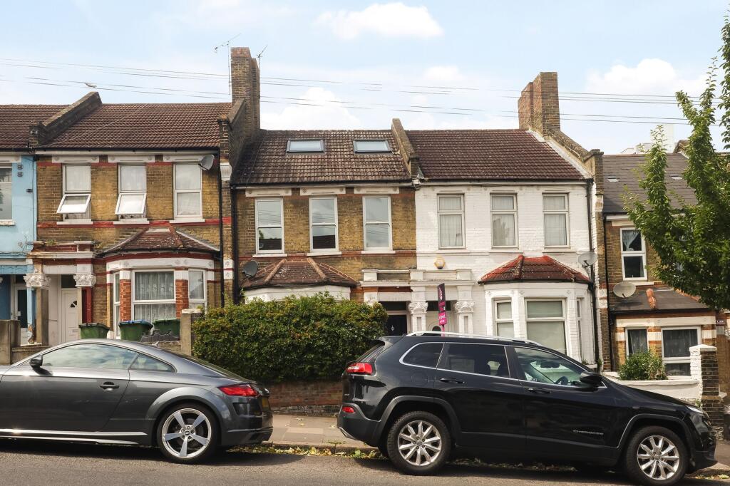 2 bed 1st Floor Flat for rent in Woolwich. From Oakland Estates - Barkingside