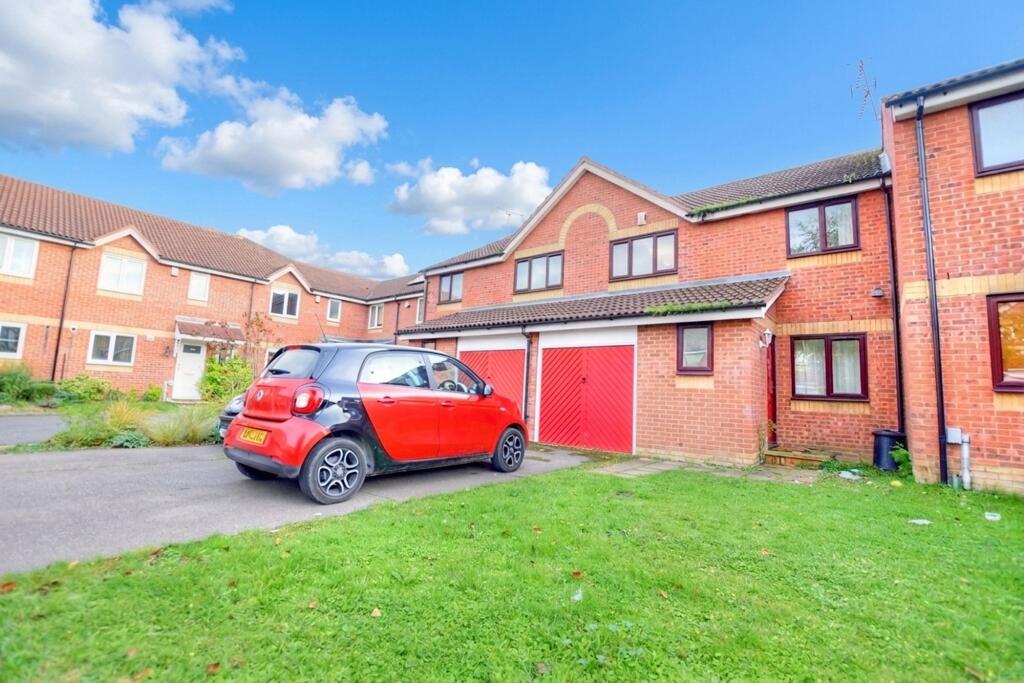 5 bed Detached for rent in London. From Oakland Estates - Barkingside