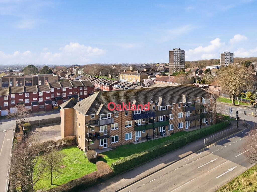 2 bed 1st Floor Flat for rent in Chigwell Row. From Oakland Estates - Barkingside