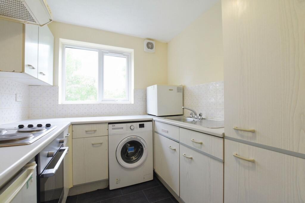1 bed 1st Floor Flat for rent in Ilford. From Oakland Estates - Barkingside 1 bed 1st Floor Flat for rent in Ilford. From Oakland Estates - Barkingside