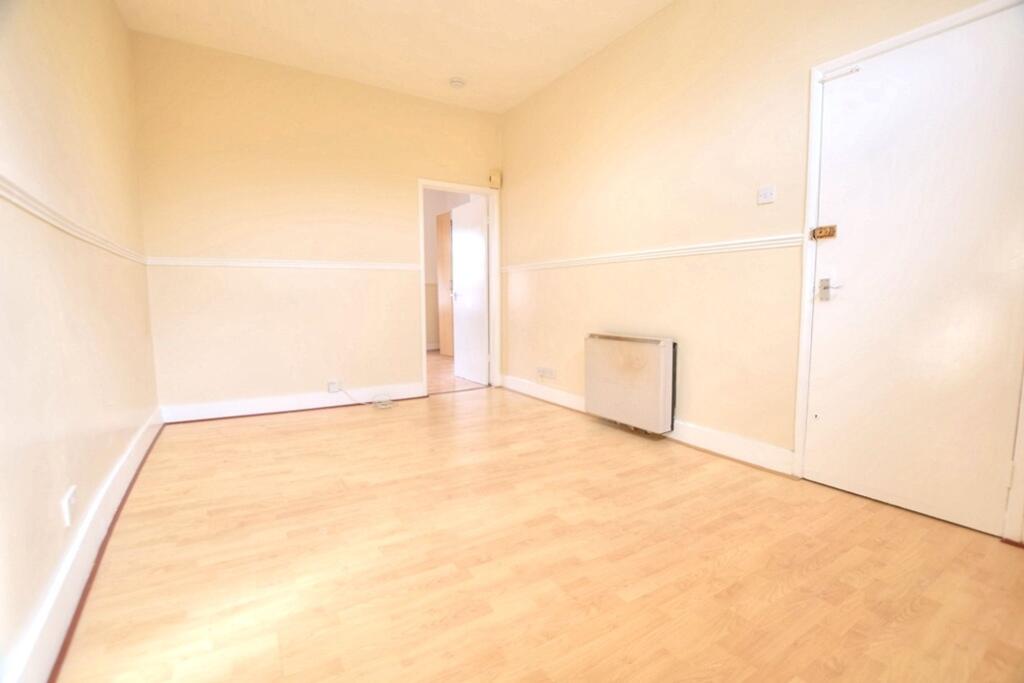 1 bed 1st Floor Flat for rent in Hackney. From Oakland Estates - Barkingside