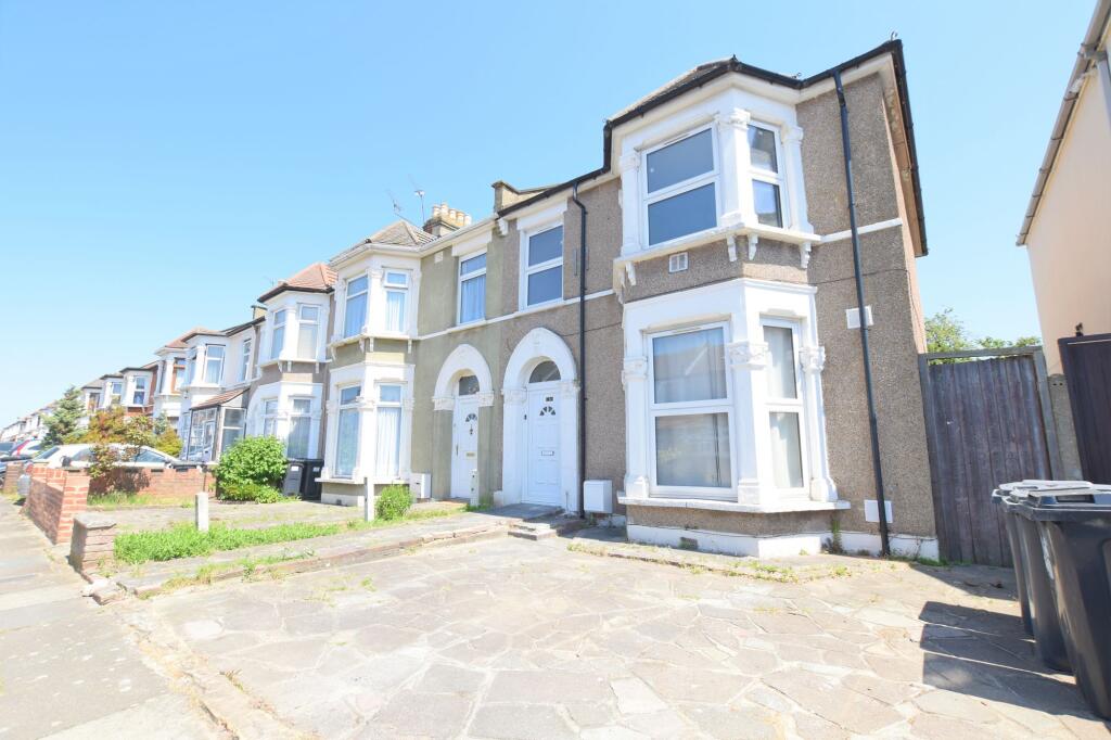 4 bed Semi Detached for rent in Ilford. From Oakland Estates - Barkingside