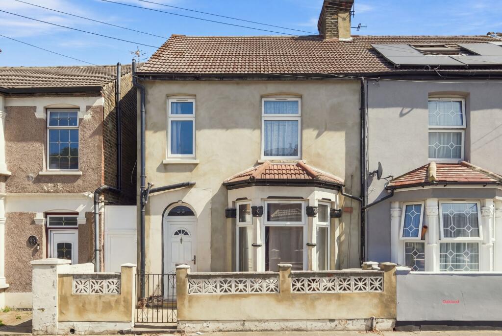 3 bed Semi Detached for rent in Barking. From Oakland Estates - Barkingside 3 bed Semi Detached for rent in Barking. From Oakland Estates - Barkingside