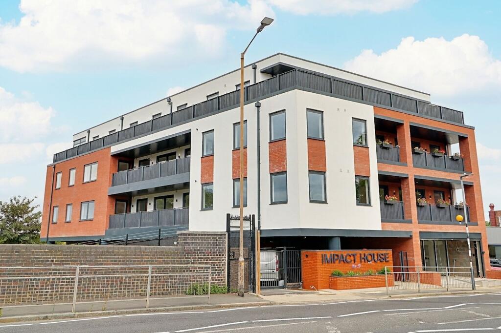 2 bed 1st Floor Flat for rent in Chigwell. From Oakland Estates - Barkingside