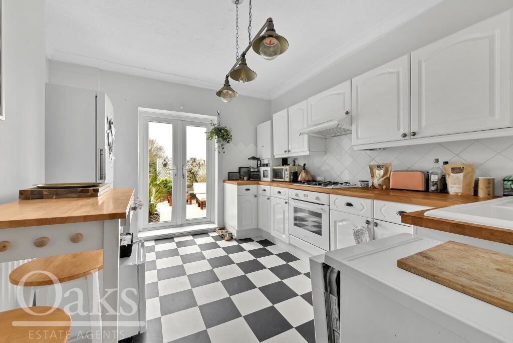 3 bed Apartment for rent in Croydon. From Oaks Estate Agents