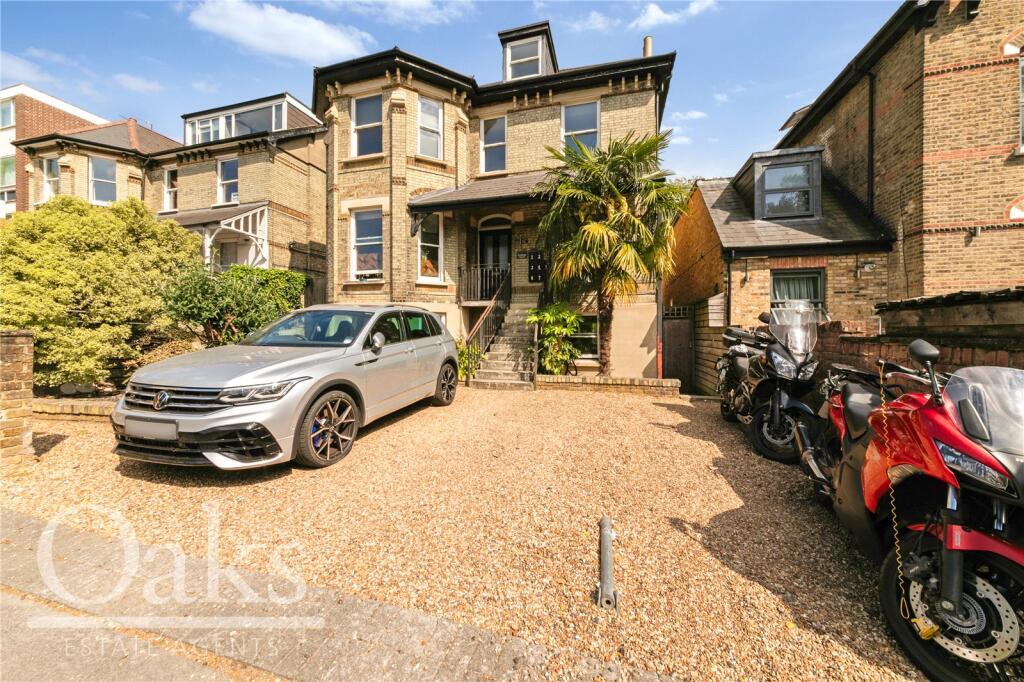 3 bed Penthouse for rent in Croydon. From Oaks Estate Agents