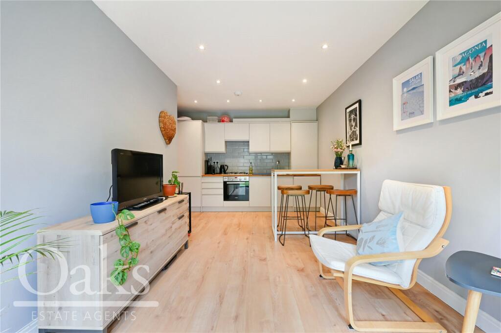 2 bed Apartment for rent in Penge. From Oaks Estate Agents
