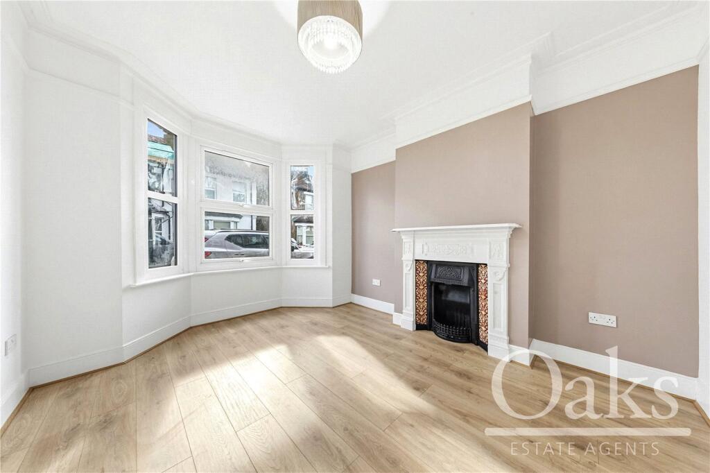 3 bed Mid Terraced House for rent in Croydon. From Oaks Estate Agents