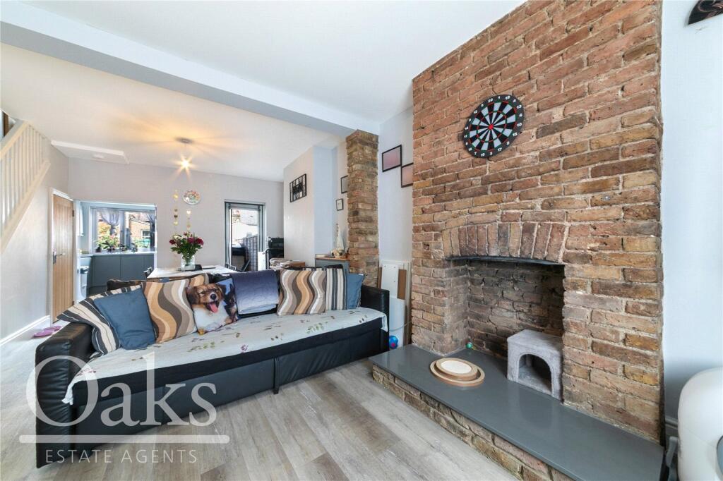 2 bed Mid Terraced House for rent in Penge. From Oaks Estate Agents