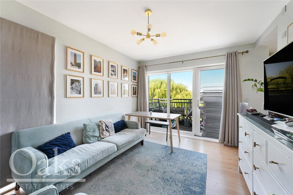 3 bed Apartment for rent in Croydon. From Oaks Estate Agents