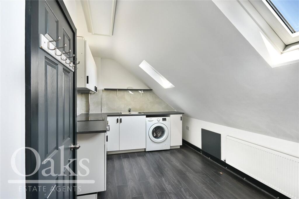 2 bed Apartment for rent in Croydon. From Oaks Estate Agents