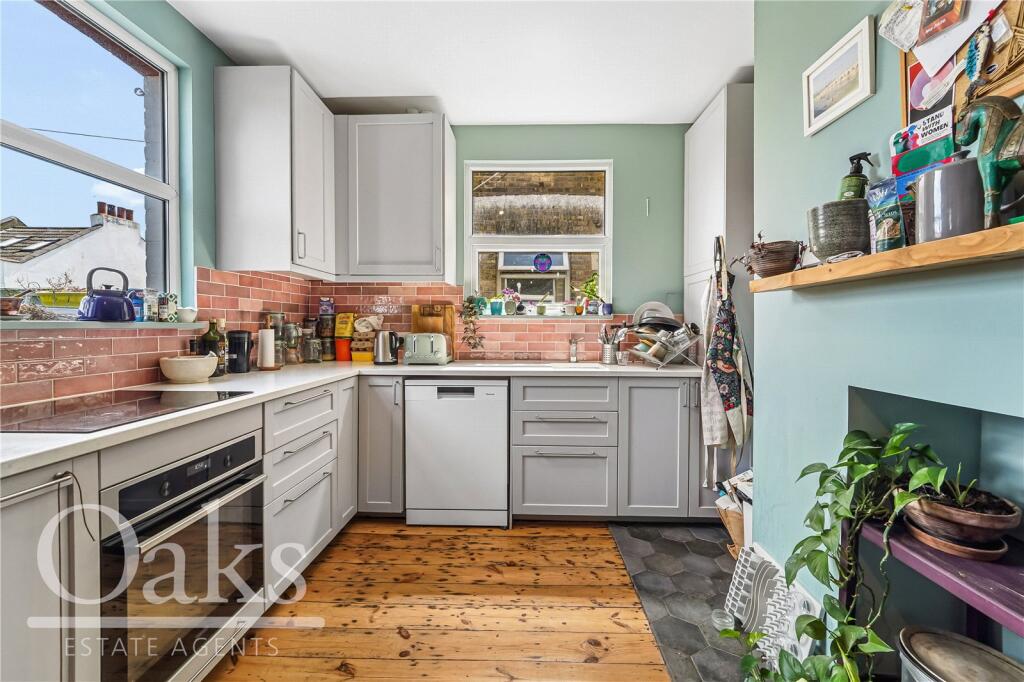 2 bed Apartment for rent in Penge. From Oaks Estate Agents