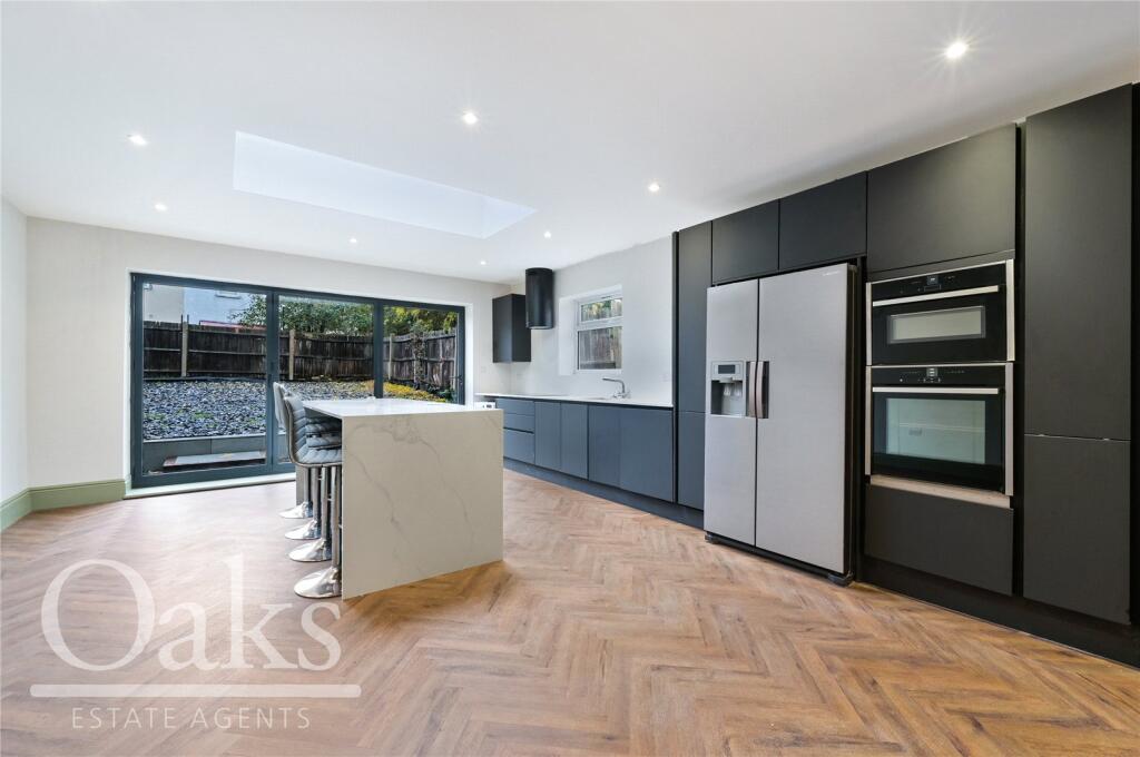 4 bed Semi Detached for rent in Croydon. From Oaks Estate Agents