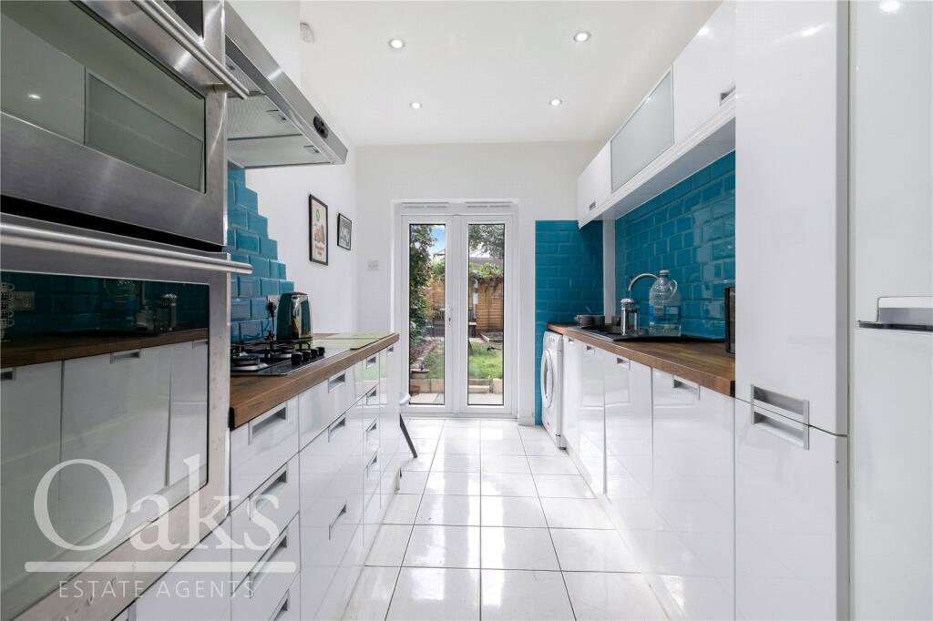 2 bed End of Terrace for rent in Croydon. From Oaks Estate Agents