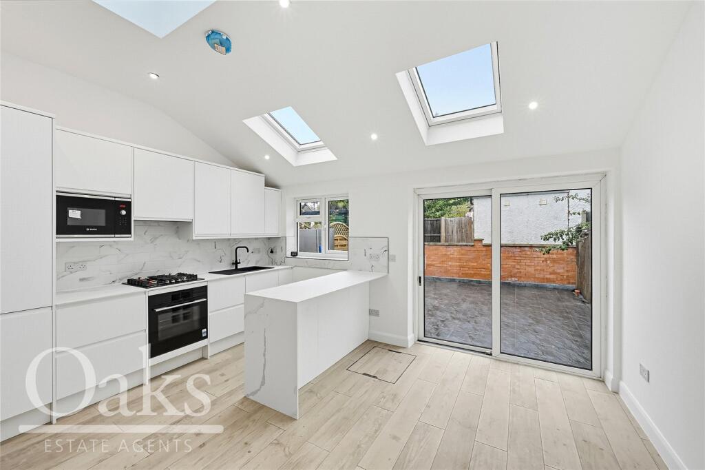 4 bed Mid Terraced House for rent in Penge. From Oaks Estate Agents 4 bed Mid Terraced House for rent in Penge. From Oaks Estate Agents