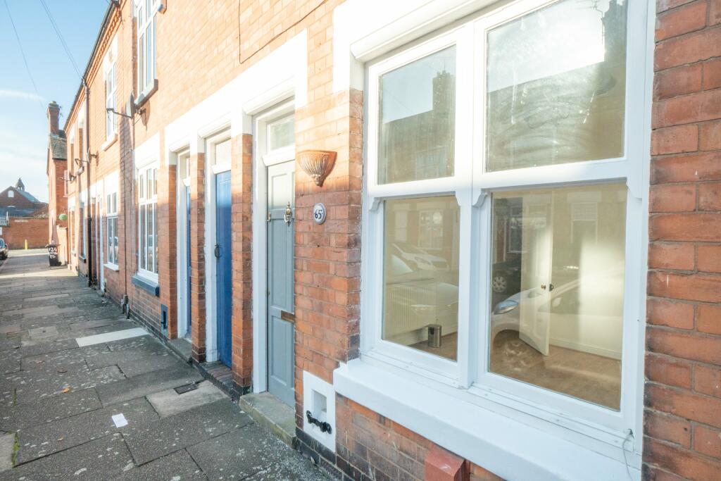 2 bed Mid Terraced House for rent in Leicester. From Oliver Rayns - Leicester